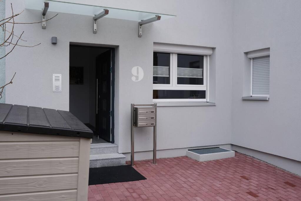 1 Zimmer Wohnung Dg Mit Klimaanlage Und Kleinen Balkon Oedheim Eksteriør billede